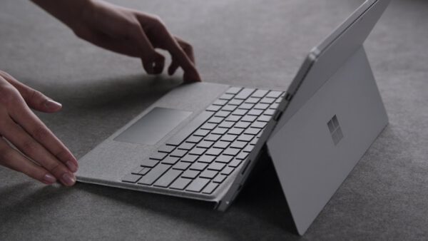 Microsoft Surface Pro Signature Type Cover - Charcoal klaviatūra - Image 2