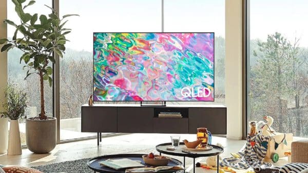 Samsung Q70B QLED 4K 2022 metų smart televizorius LifeStyle
